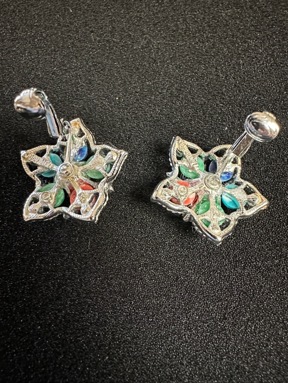 1967 Sarah Coventry Fantasy Multicolor Brooch and Earring Set with Faux Pearls - Picture 7 of 7